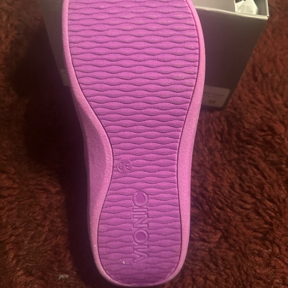 Fuzzy Purple Slide Sandals - Picture 9 of 9